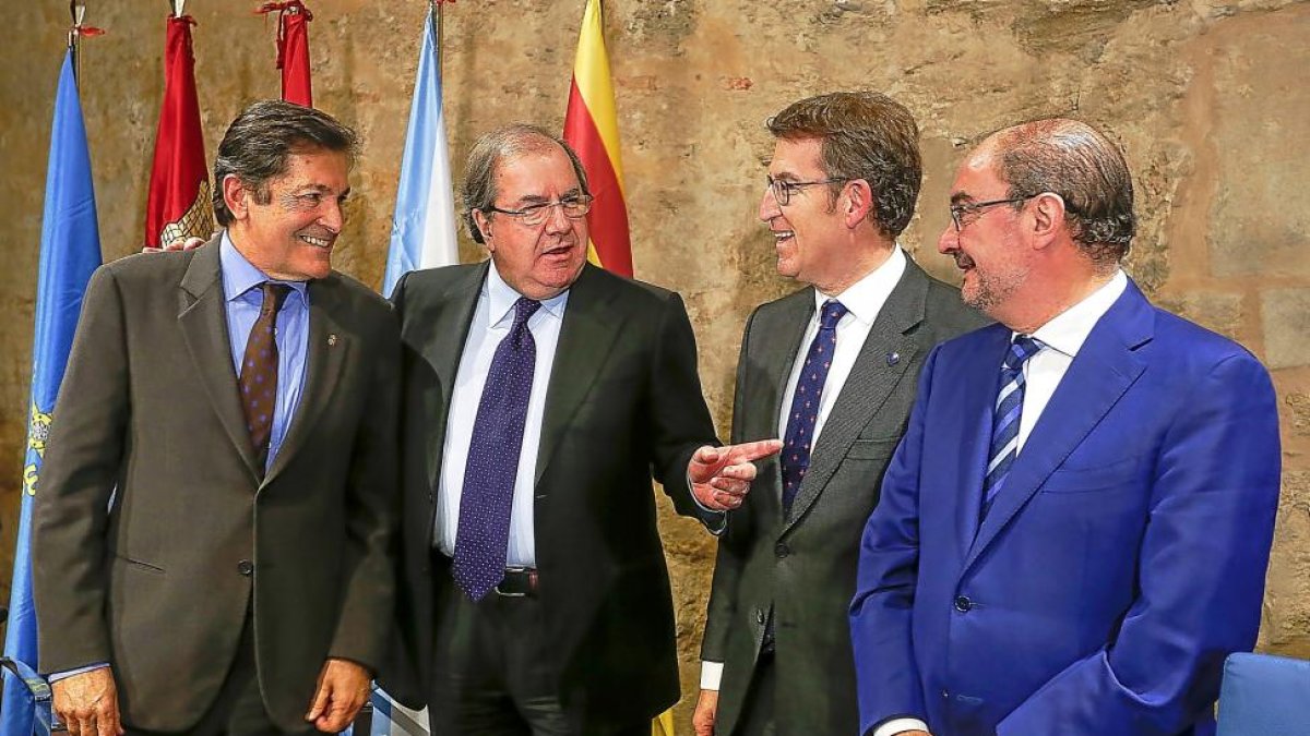Javier Fernández, Juan Vicente Herrera, Alberto Núñez Feijoo y Javier Lambán, durante la celebración de la cumbre de presidentes.-ICAL