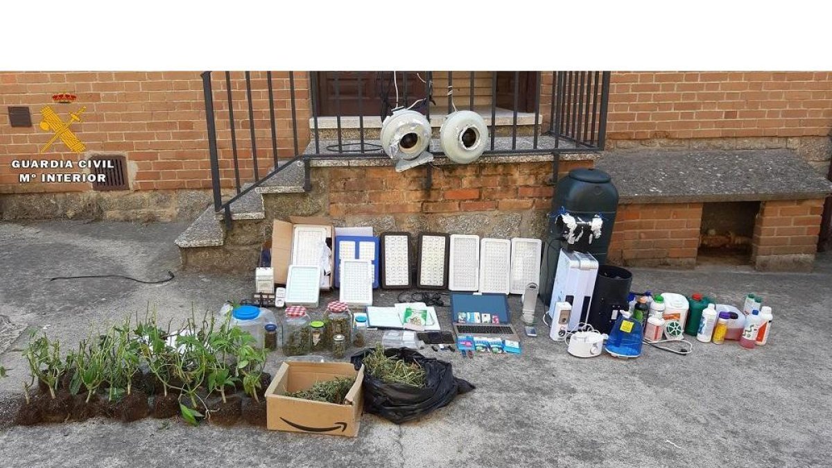 Material incautado.-GUARDIA CIVIL