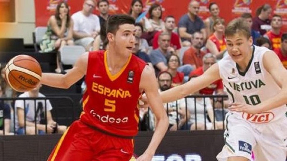 El vallisoletano Miguel González, con la camiseta de la selección española Sub-18.-EL MUNDO