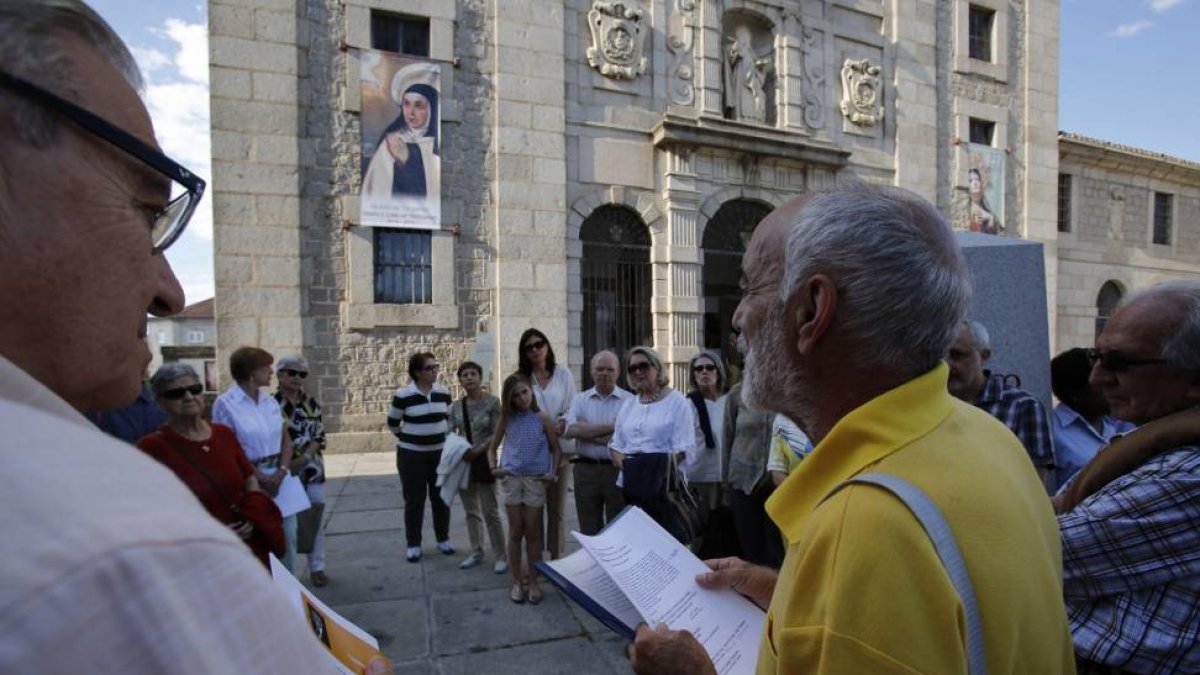 Decimoquinta edición del Paseo Literario, que este año parte de la casa natal de Santa Teresa (en la foto), hasta su primer palomarcito-Ical