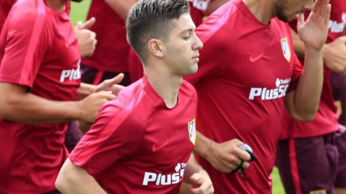 Vietto, durante el primer entrenamiento de pretemporada con el Atlético en la Ciudad Deportiva de Majadahonda.-EFE / ZIPI