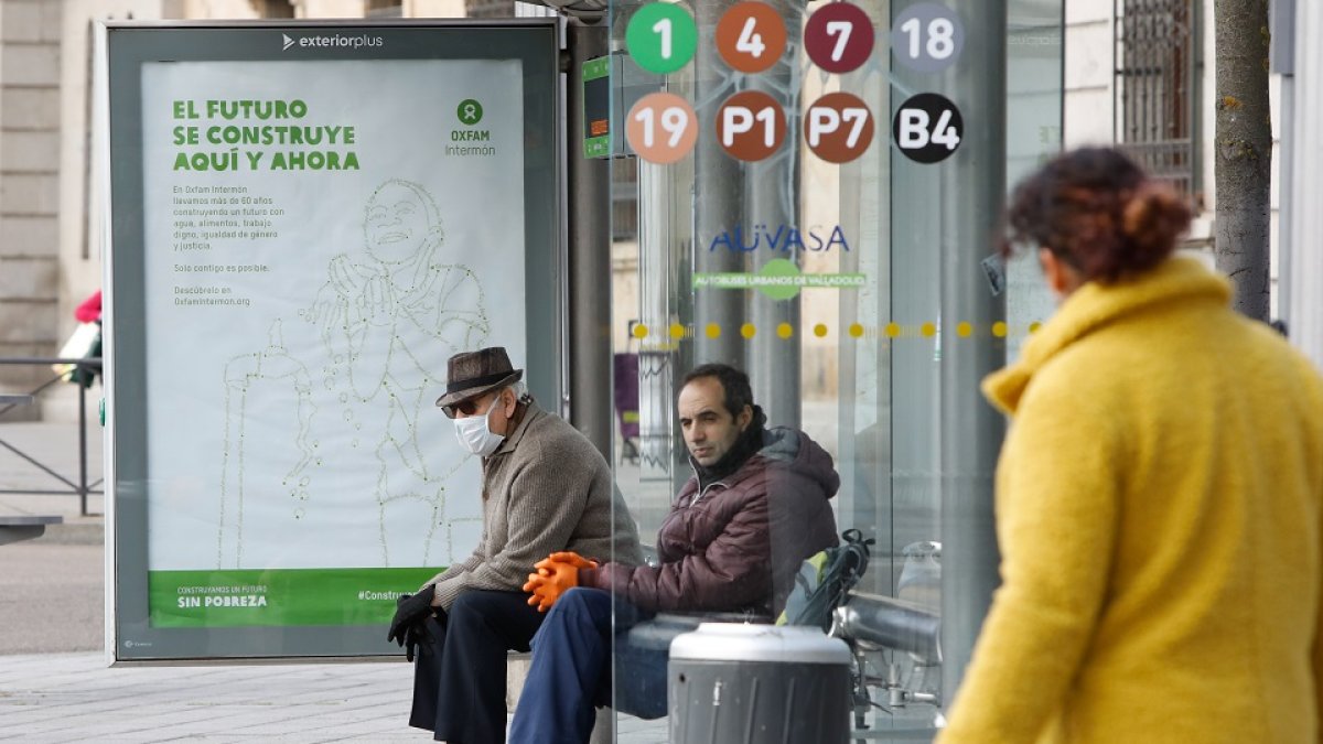 Parada de autobuses Plaza Zorrilla - JUAN MIGUEL LOSTAU