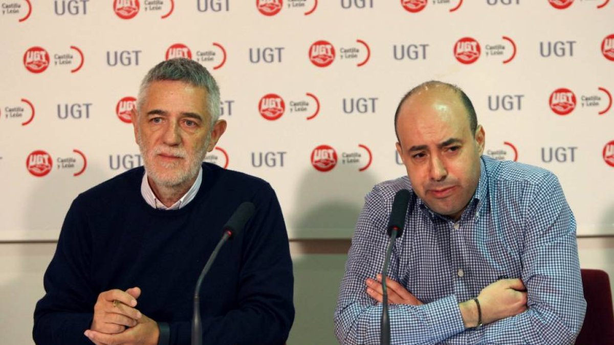 El secretario general de UGT de Castilla y León, Agustín Prieto (I), y el secretario de Política Institucional y Territorial de UGT de Castilla y León, Óscar Lobo-Ical