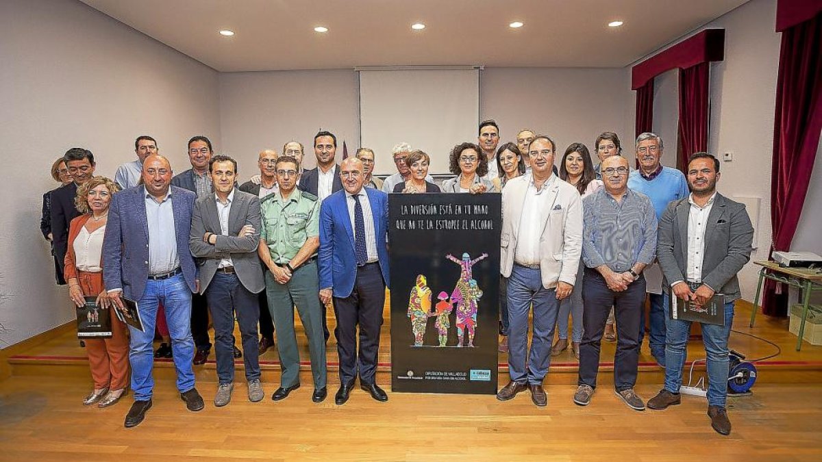 El presidente de la Diputación, Jesús Julio Carnero presenta junto a especialistas el programa ‘+cabeza - alcohol’-ICAL