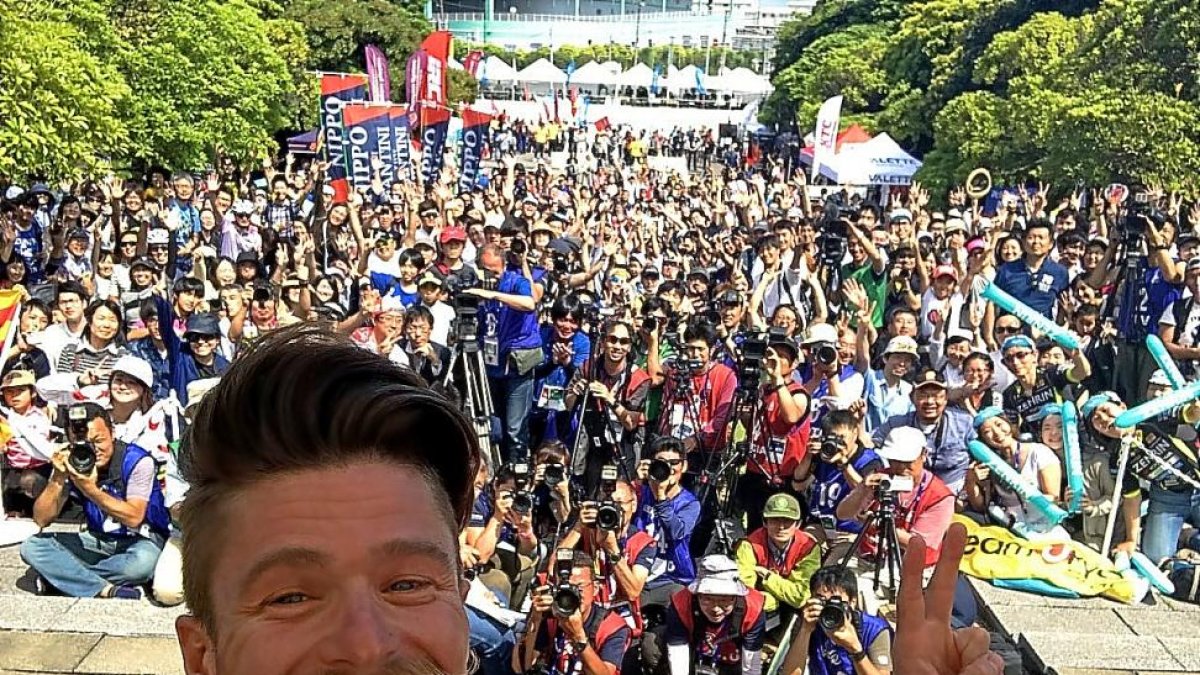 Óscar Pujol celebra el triunfo en el Tour de Japón.-E.M.