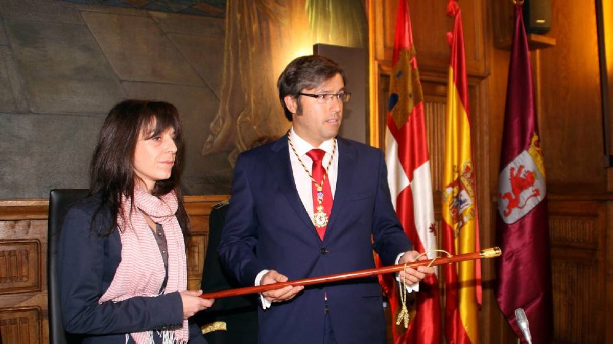 Emilio Orejas toma posesión de la Presidencia de la Diputación de León en sustitución de Marcos Martínez-Ical