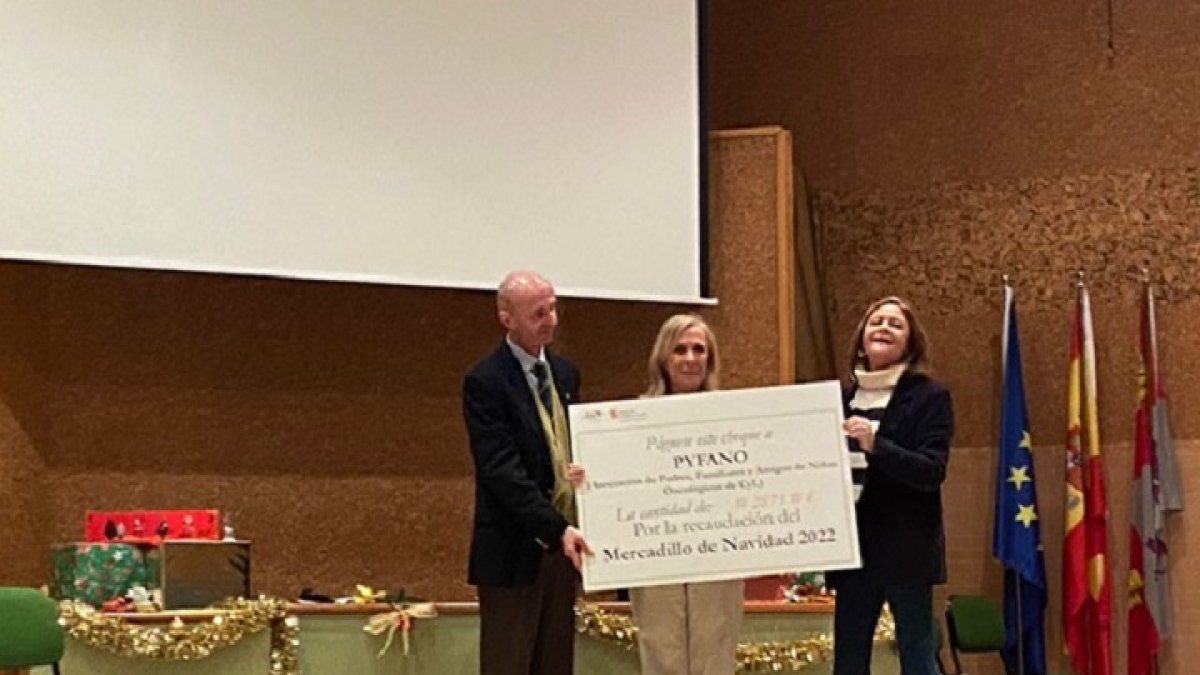 EOI Valladolid entrega cheque 2022