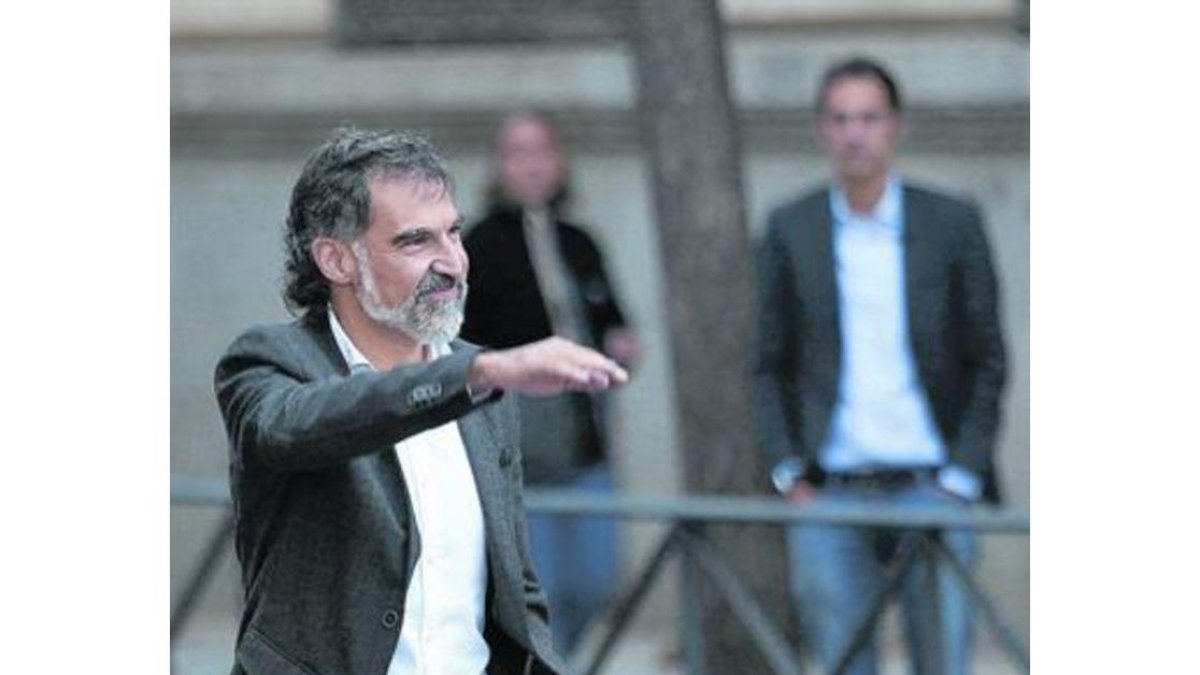 Jordi Cuixart, el pasado 6 de octubre, camino de la Audiencia Nacional para declarar.-DAVID CASTRO