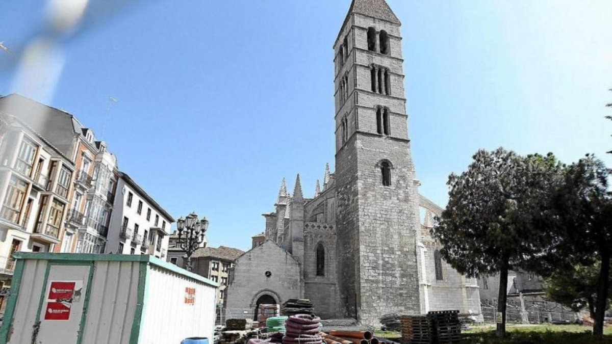 Imagen del comienzo de las obras en la plaza vallisoletana-J.M. Lostau