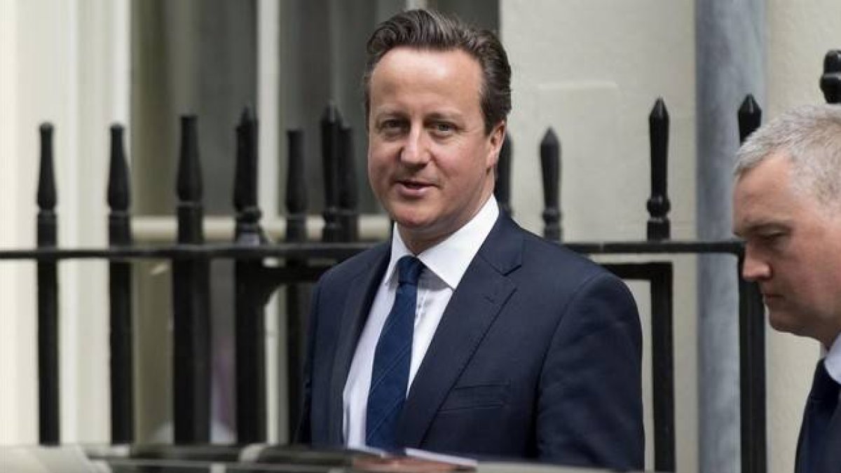 El apoyo de los británicos a continuar en la Unión Europea (UE) ha crecido hasta el 55%, nueve puntos porcentuales más respecto a dos años atrás, según un sondeo del Pew Research Center.  El primer ministro británico, David Cameron, reelegido por mayoría -Foto:  AP / MATT DUNHAM