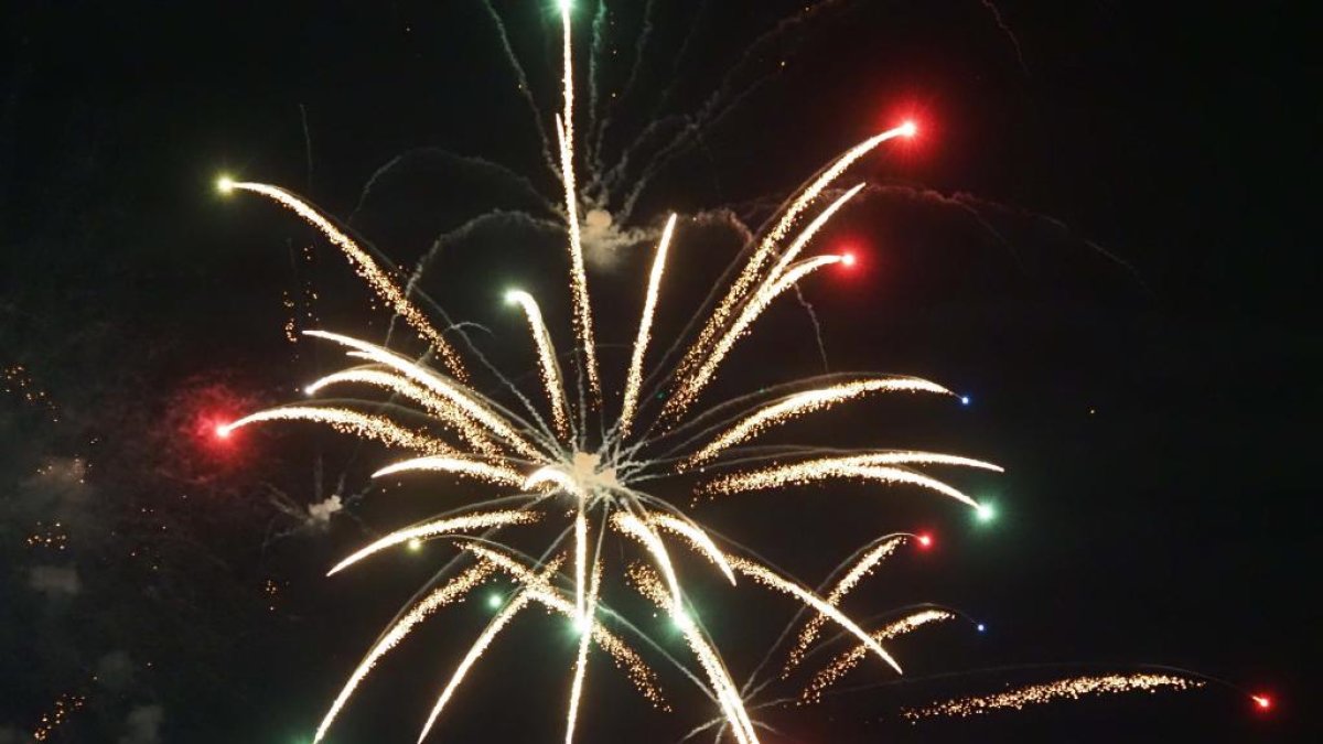 Fuegos artificiales. - PHOTOGENIC