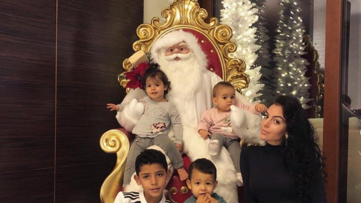 Papa Noel llega a casa de Georgina Rodríguez y Cristiano Ronaldo-INSTAGRAM