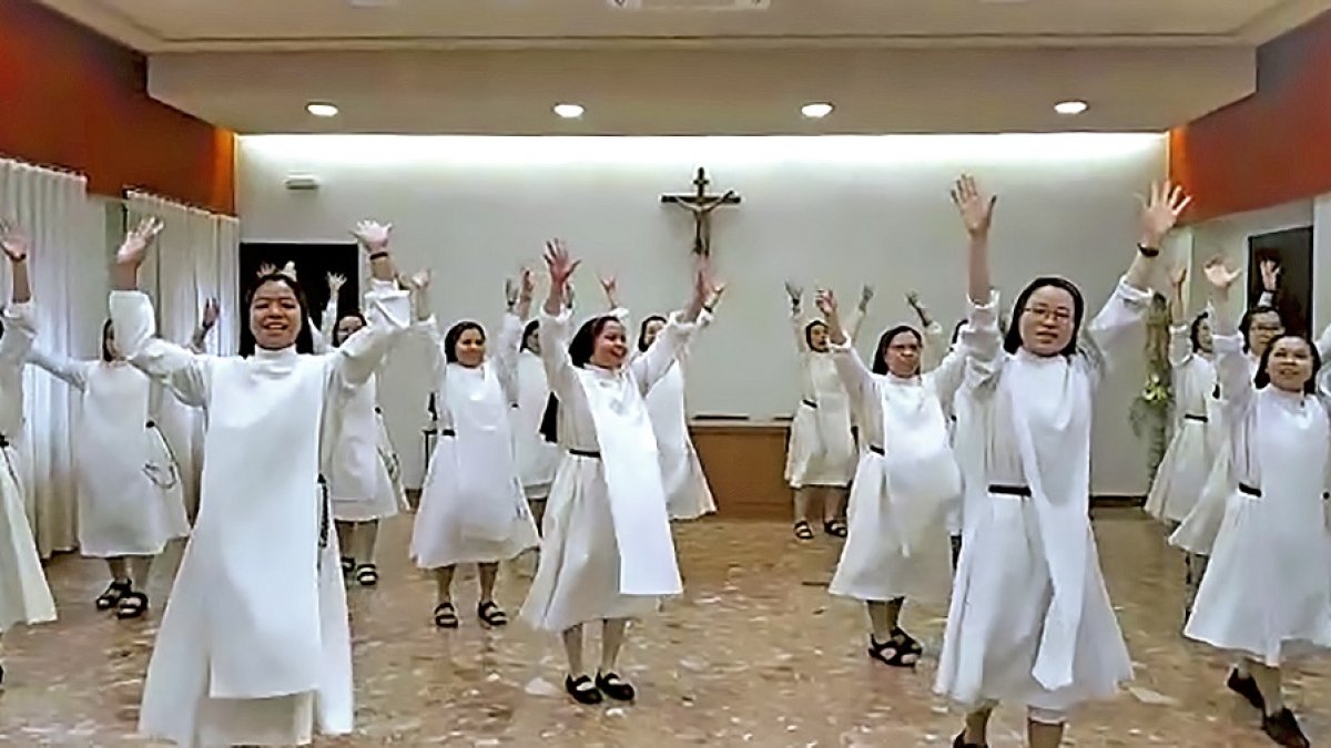 Monjas dominicas de Valladolid bailando Resistiré.. EL MUNDO