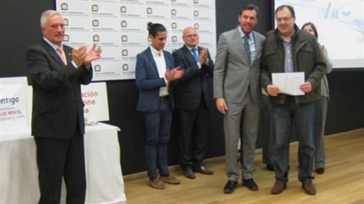El alcalde de Valladolid, Oscar Puente, y la Federación Salud Mental Castilla y León.-EUROPA PRESS