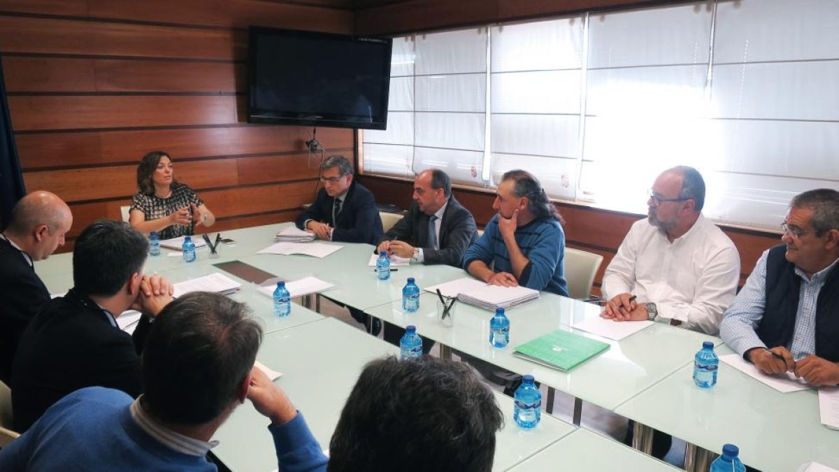 La consejera de Agricultura y Ganadería, Milagros Marcos, se reúne con UCCL-ICAL