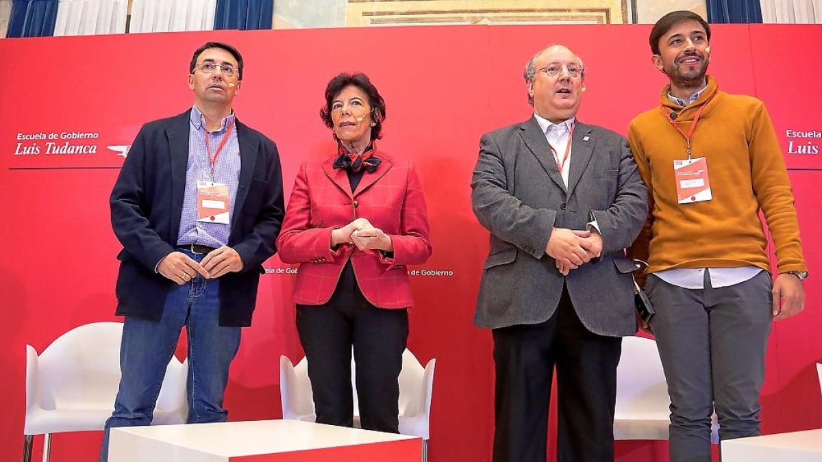 Fernando Pablos, Isabel Celaá,  Enrique Cabero y Francisco Díaz, poco antes de participar en  la jornada socialista.-ICAL