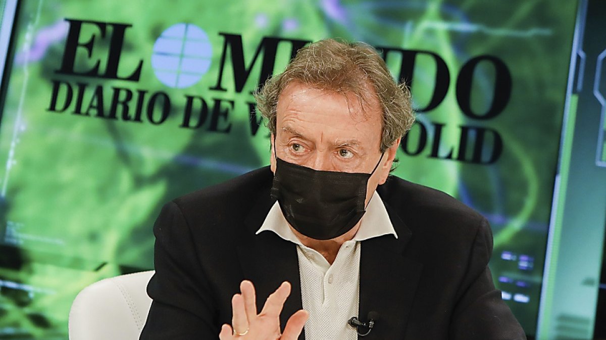 José Antonio de Santiago-Juárez en el programa ‘La Quinta Esquina’, emitido ayer en La 8 de Valladolid. J. M. LOSTAU