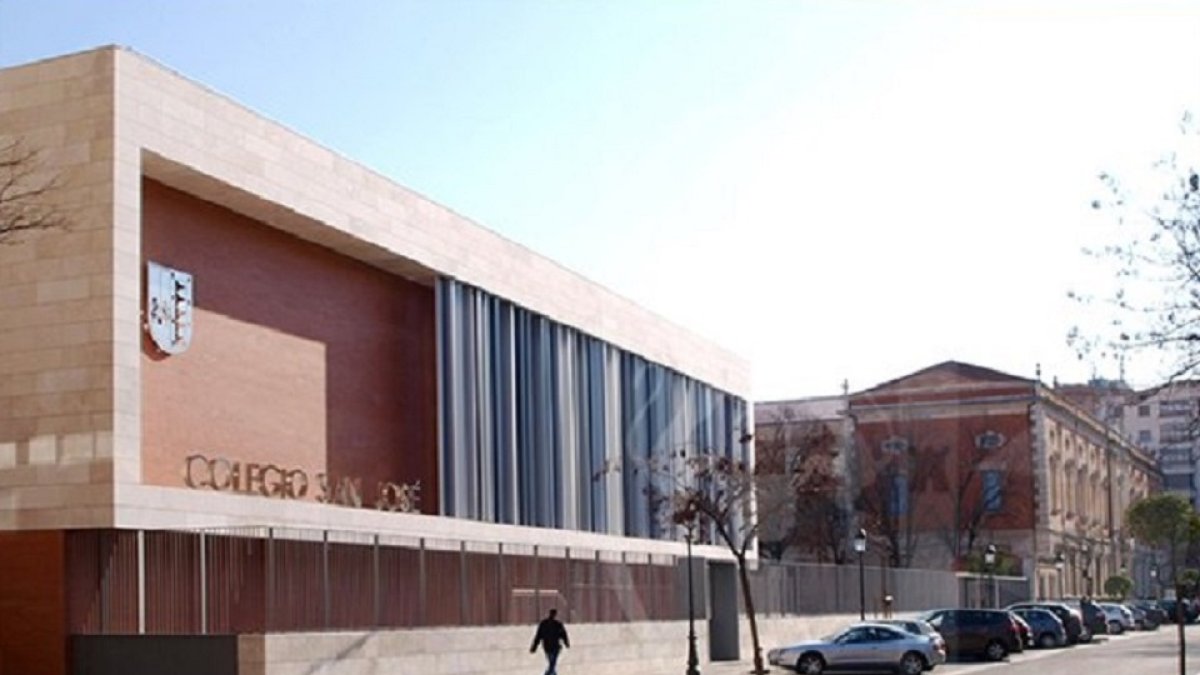 Fachada del Colegio San José de Valladolid.