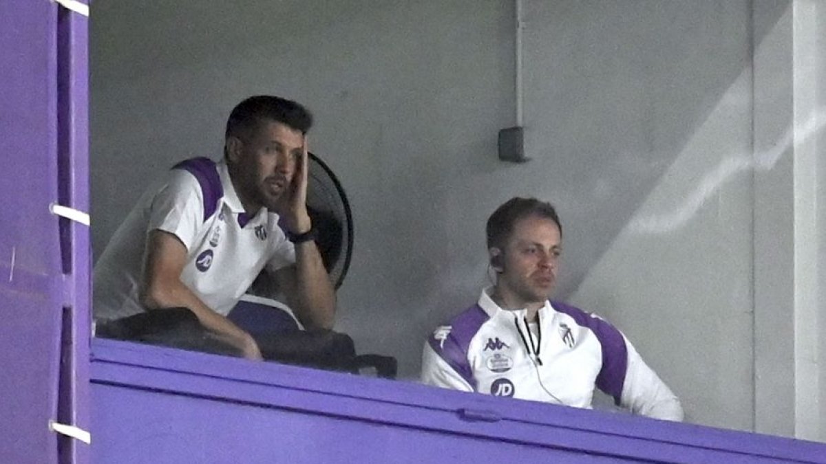 Pezzolano (izq.) en una cabina de Zorrilla.