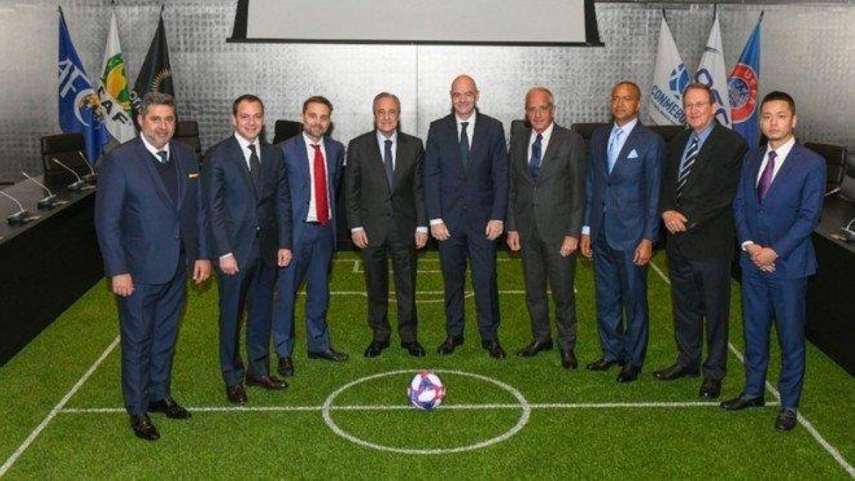 Florentino Pérez, junto a Gianni Infantino y el resto de presidentes de clubs de la nueva WFCA.-