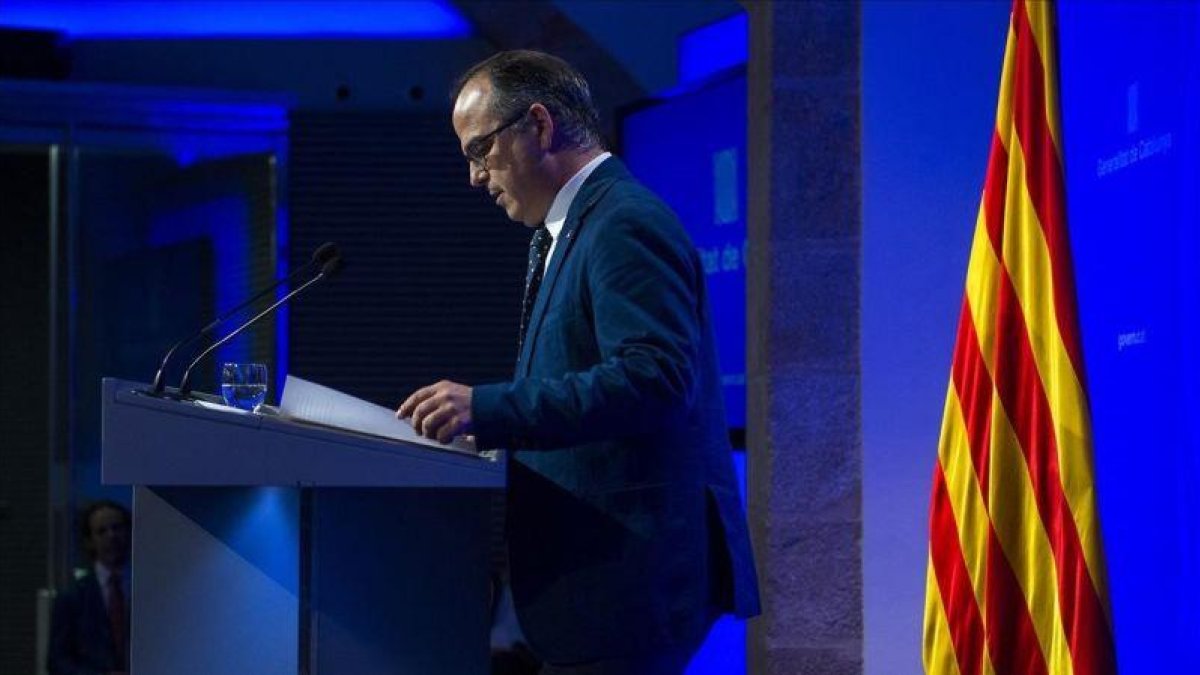 Apunta que el referéndum se hará pese a que el Gobierno es capaz de todo; incluidas detenciones de consellers.-JORDI COTRINA