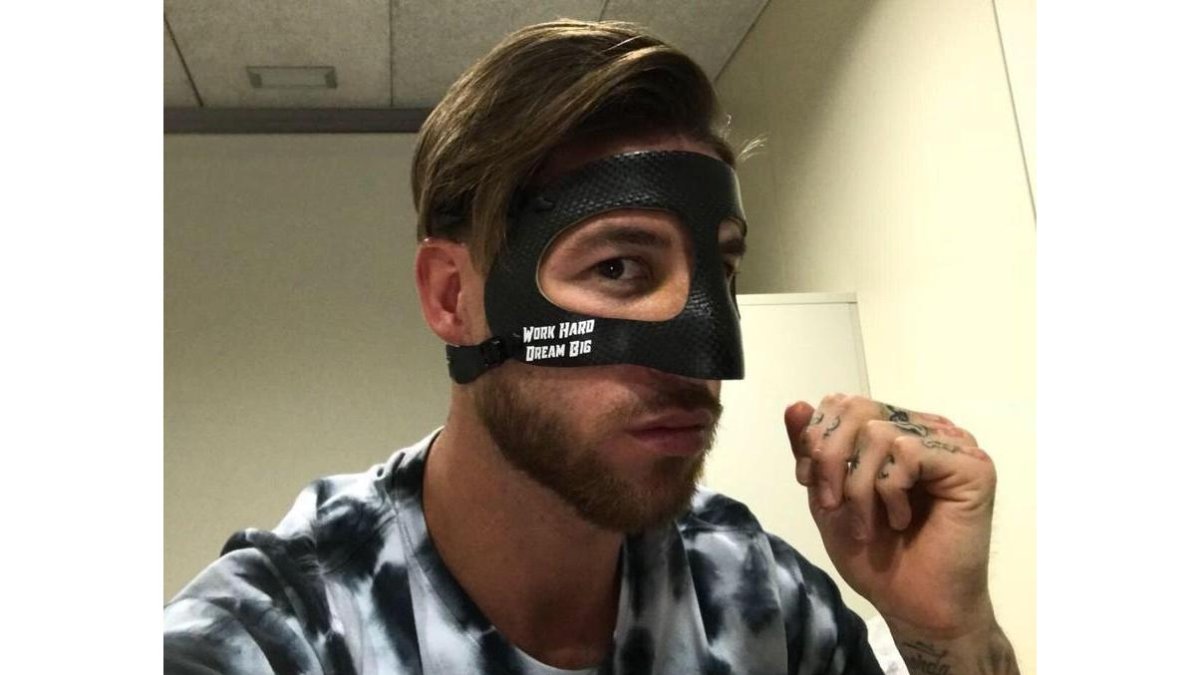 Sergio Ramos muestra su máscara protectora.-TWITTER