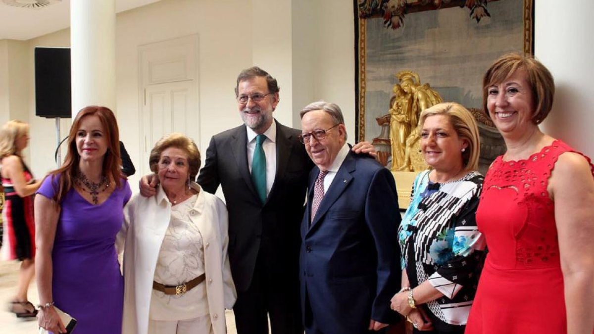 Imagen del acto de entrega de la Medalla al Mérito en el Trabajo.-ICAL