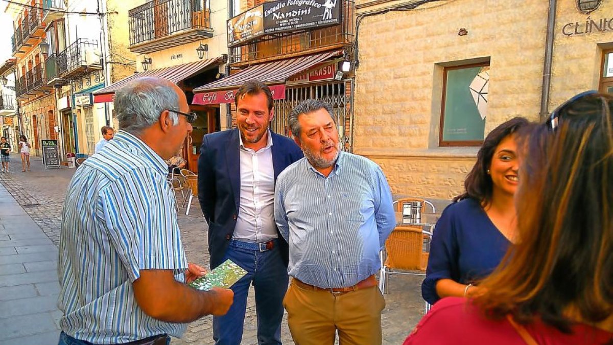 Puente, de campaña electoral ayer en El Espinar.-E. M.