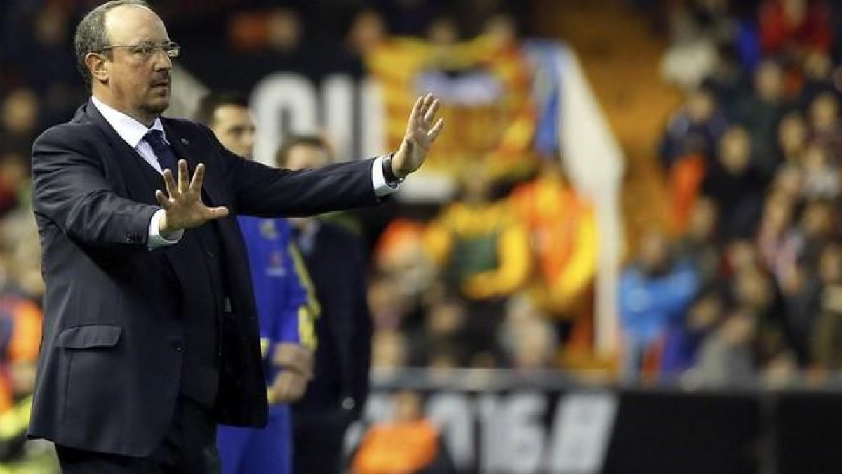 Benítez, en el partido de este pasado domingo en Mestalla.-