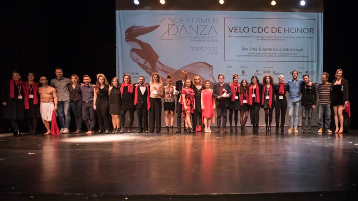 Organizadores, participantes y premiados en el IICertamen de Danza Contemporánea de La Cistérniga.-E. M.