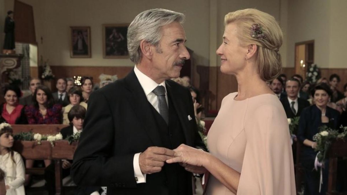 Imanol Arias y Ana Duato, protagonistas de la serie de TVE 'Cuéntame cóm pasó'.-