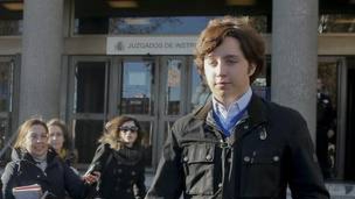 Francisco Nicolás Gómez Iglesias, el 'pequeño Nicolás', a la salida de los Juzgados de la plaza de Castilla de Madrid, el pasado 9 de enero.-Foto:   EFE / JUANJO MARTÍN