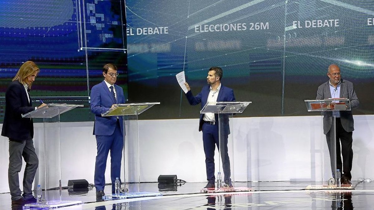 Pablo Fernández, Alfonso Fernández Mañueco, Luis Tudanca y Francisco Igea, en un momento del debate electoral, el primero de la historia de las elecciones autonómicas en Castilla y León.-J. M. LOSTAU