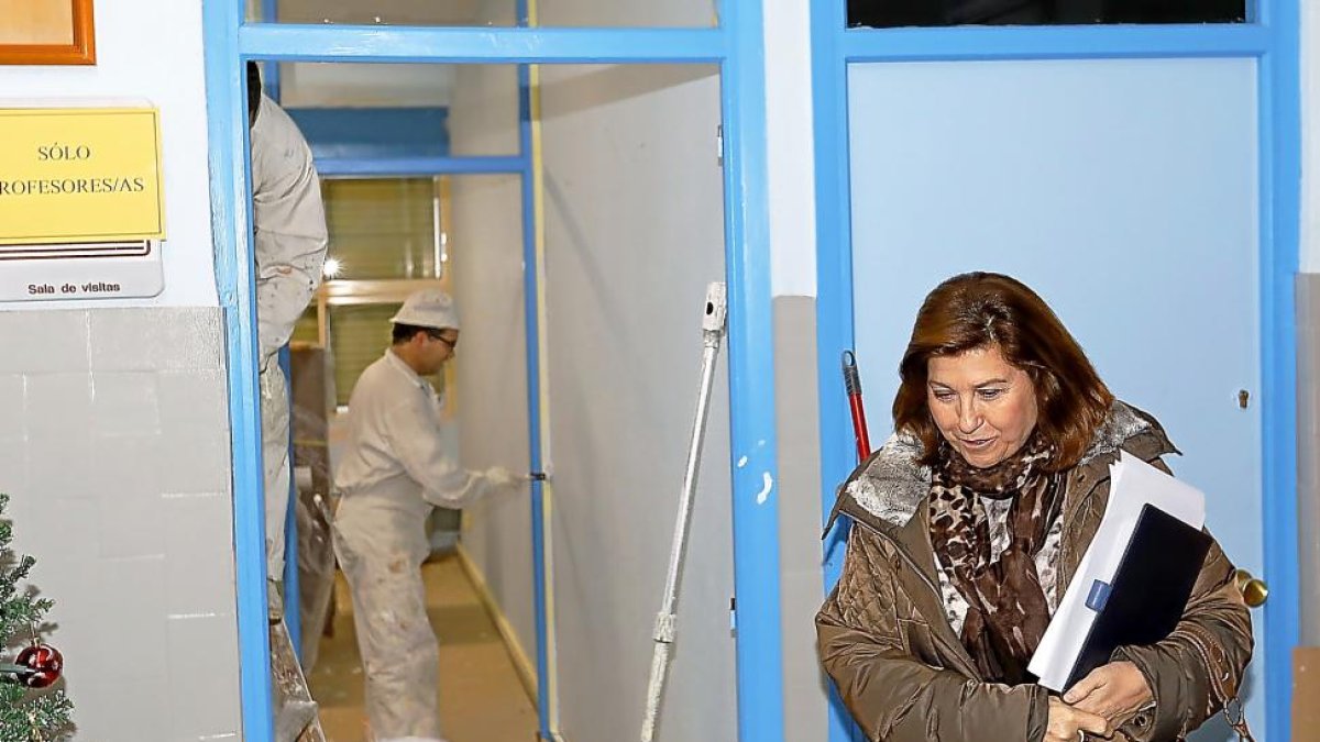 La concejala de Educación, Victoria Soto, visita las obras acometidas en el colegio público Pablo Picasso.-J.M LOSTAU