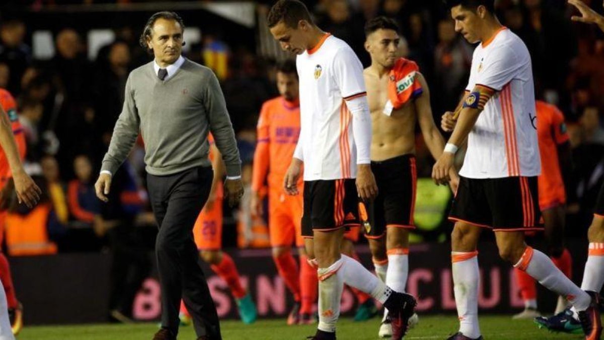 Cesare Prandelli, entrenador del Valencia.-EFE / JUAN CARLOS CÁRDENAS