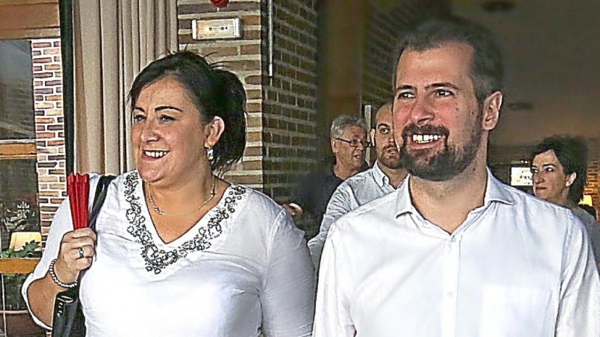 Ana Sánchez y Luis Tudanca, ayer, en Segovia.-ICAL