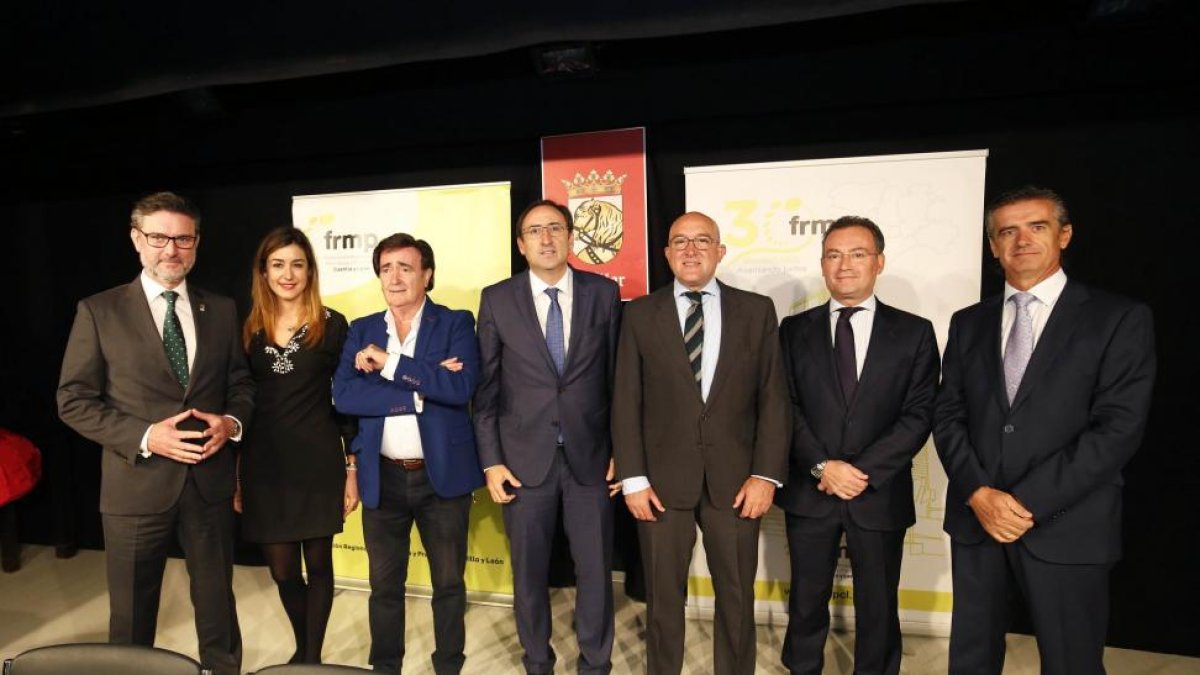 Polanco, en el centro, con el presidente de la Diputación de Valladolid, Jesús Carnero; el alcalde de la Granja, José Luis Vázquez; el alcalde de Cuéllar, Jesús García.-ICAL