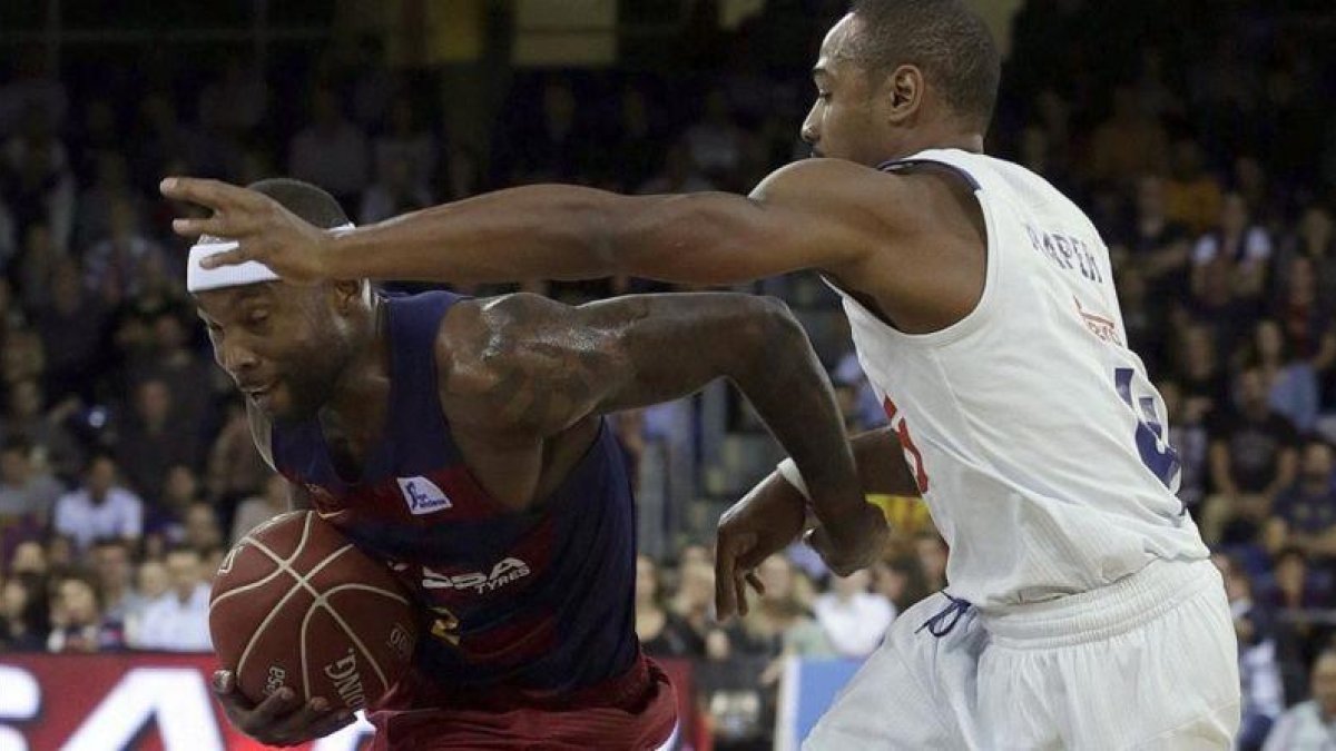 Rice (Barça) y Draper (Madrid) en el partido de Liga del pasado día 6 en el Palau.-EFE / ALBERTO ESTÉVEZ