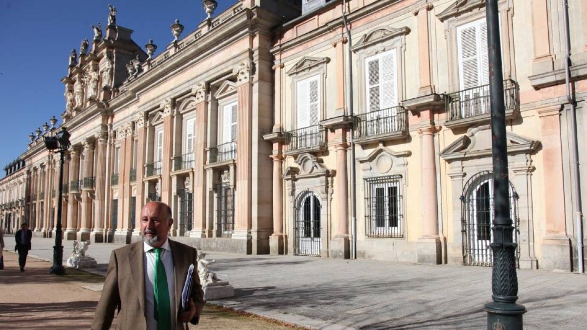 El director de Inmuebles y Medio Natural de Patrimonio Nacional, Juan Carlos de la Mata, celebra una sesión informativa sobre asuntos relacionados con los reales sitios segovianos-Ical