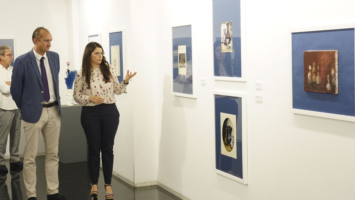 Gema Gómez junto a Ramón Ortega Montes en la inauguración. | M. A. SANTOS