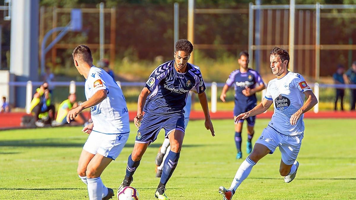 Chris Ramos controla el balón ante el Deportivo.-PHOTO-DEPORTE