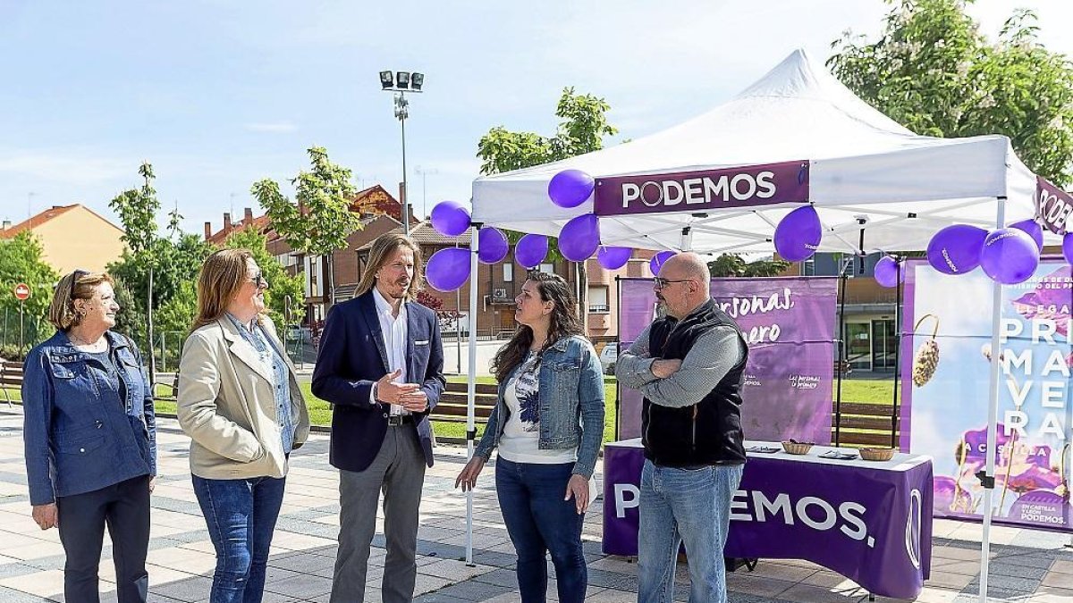 Pablo Fernández durante su visita en Arroyo de la Encomienda.-ICAL
