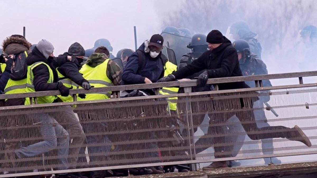 Manifestación y protestas de los chalecos amarillos en París (Francia).-EPA