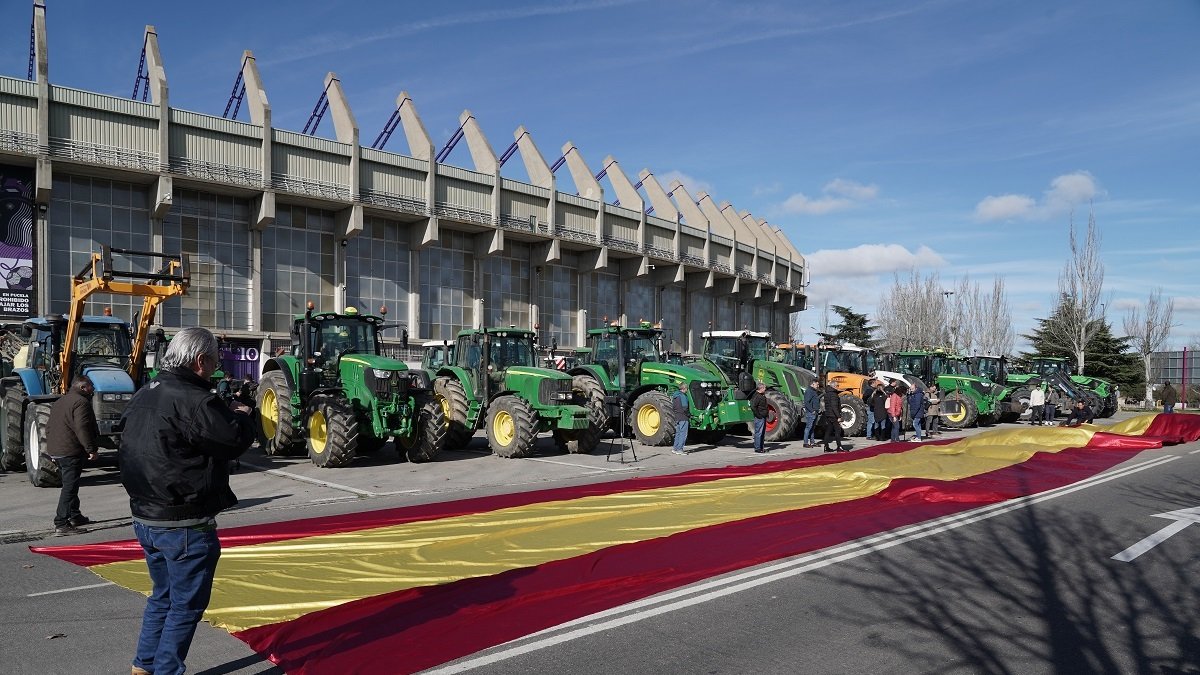 Tractorada en las calles de Valladolid. -ICAL