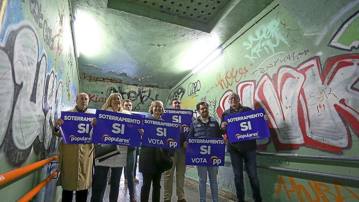 Del Olmo y García Tejerina  posan en el túnel de Labradores con otros candidatos y miembros del PP.-M.A, SANTOS /PHOTOGENIC