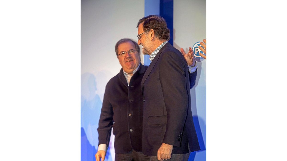 Juan Vicente Herrera y Mariano Rajoy, en un acto político en Salamanca.-ICAL