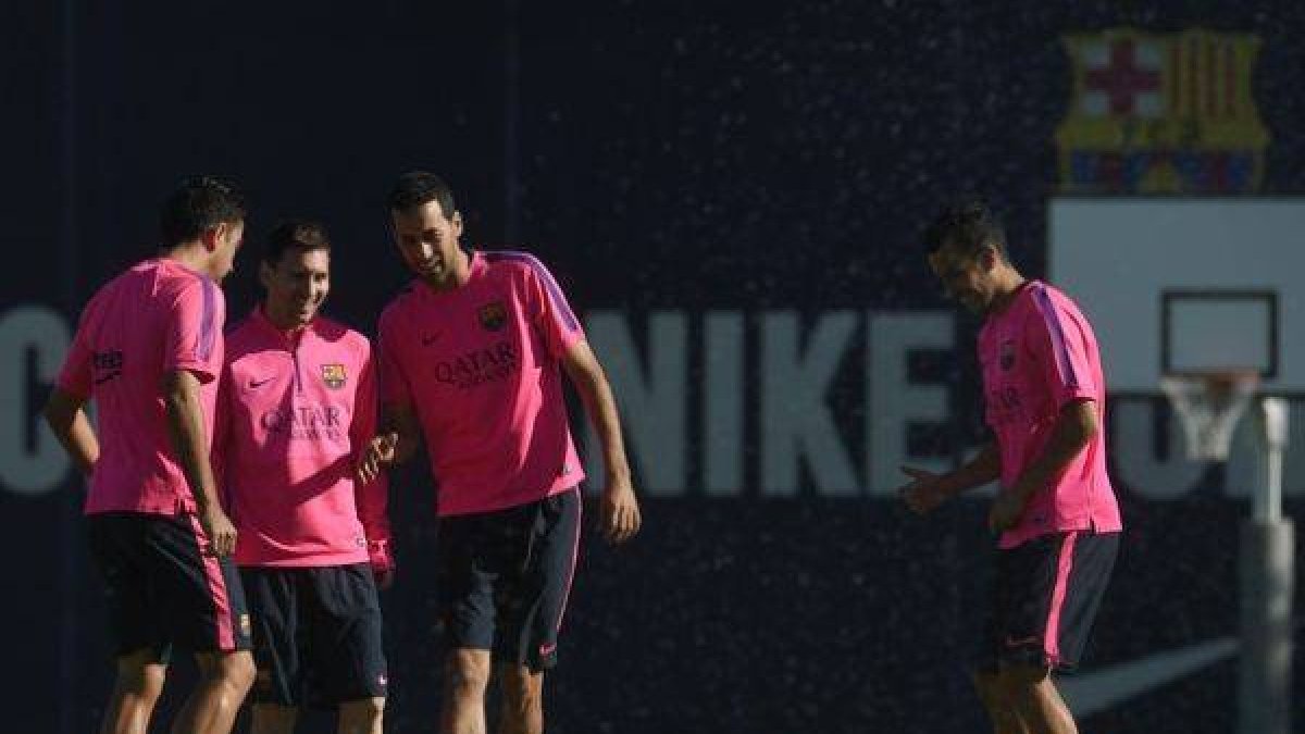Xavi Hernández, Leo Messi y Sergio Busquets, en el entrenamiento del Barça, este viernes.-Foto: LLUIS GENE / AFP