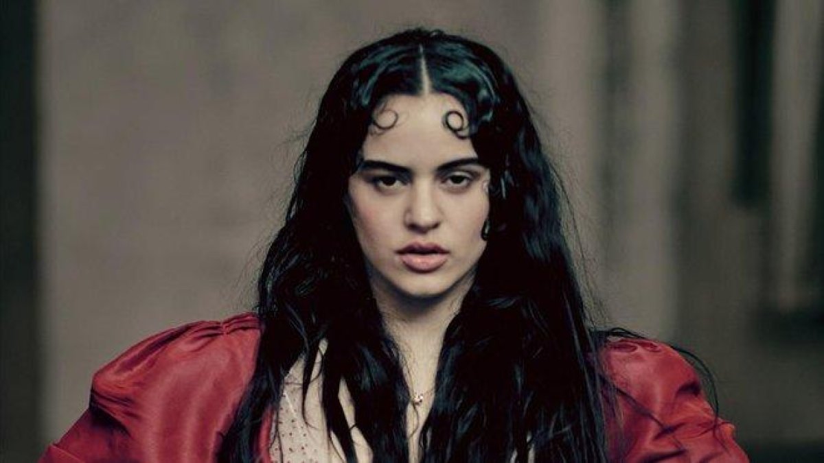 Rosalía, en el calendario Pirelli, fotografiada por Paolo Roversi.-