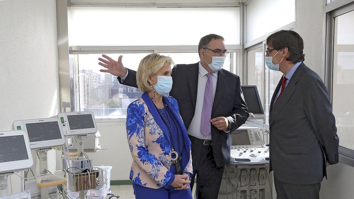 Imagen Imagen La consejera Verónica Casado, con el dimitido gerente del Clínico José Manuel Vicente y el ex ministro Illa. ICAL