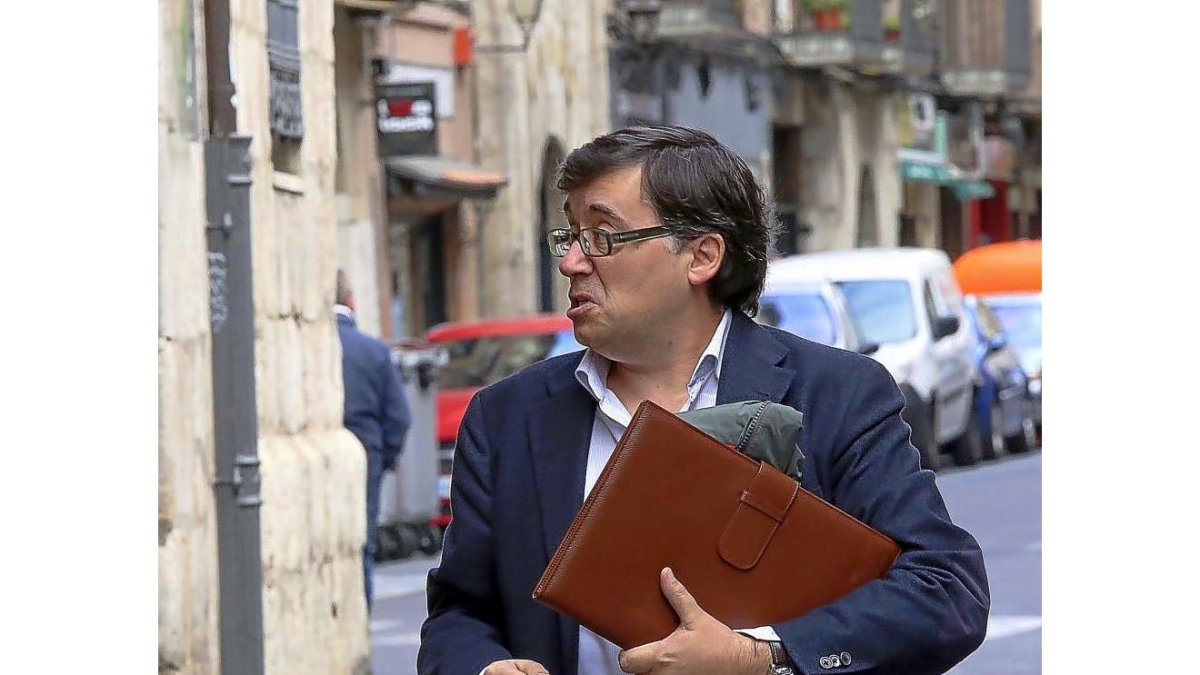 Rafael Delgado, en una imagen de archivo en su llegada al Juzgado para prestar de declaración.-ICAL